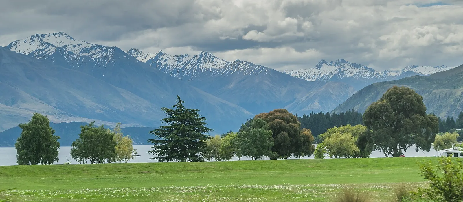 Lake Wanaka with the Southern Alps behind it